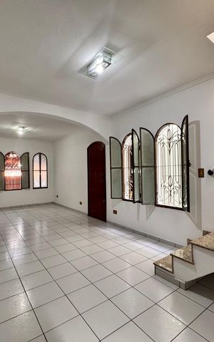 Casa para alugar com 165m², 3 quartos e 2 vagas Casa para alugar com 165m², 3 quartos e 2 vagasSala