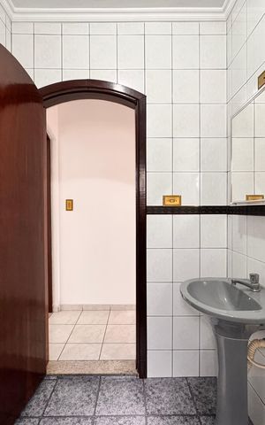 Casa para alugar com 165m², 3 quartos e 2 vagas Casa para alugar com 165m², 3 quartos e 2 vagasBanheiro 2