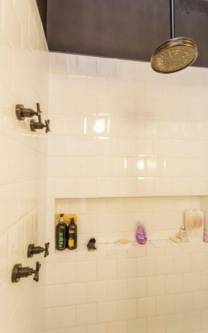 Casa de condomínio à venda com 95m², 2 quartos e 2 vagas Casa de condomínio à venda com 95m², 2 quartos e 2 vagasBanheiro da Suíte 1