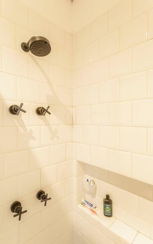 Casa de condomínio à venda com 95m², 2 quartos e 2 vagas Casa de condomínio à venda com 95m², 2 quartos e 2 vagasBanheiro da Suíte 2