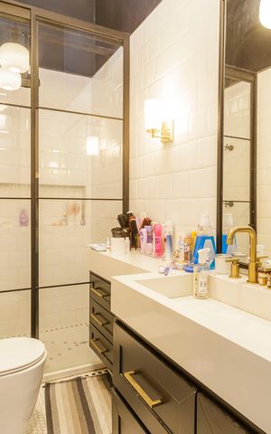 Casa de condomínio à venda com 95m², 2 quartos e 2 vagas Casa de condomínio à venda com 95m², 2 quartos e 2 vagasBanheiro da Suíte 1