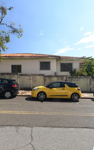 Casa à venda com 285m², 4 quartos e 3 vagasFachada