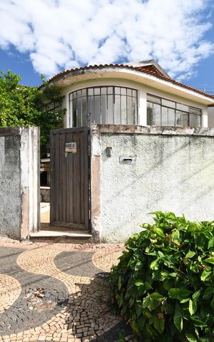 Casa à venda com 285m², 4 quartos e 3 vagasFachada
