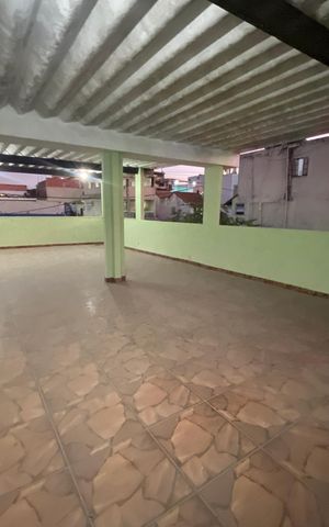 Casa à venda com 200m², 2 quartos e sem vaga Casa à venda com 200m², 2 quartos e sem vagaTerraço