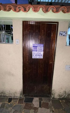 Casa à venda com 200m², 2 quartos e sem vaga Casa à venda com 200m², 2 quartos e sem vagaPlaquinha