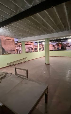 Casa à venda com 200m², 2 quartos e sem vaga Casa à venda com 200m², 2 quartos e sem vagaTerraço