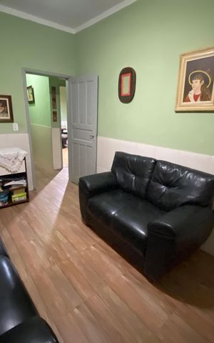 Casa à venda com 200m², 2 quartos e sem vaga Casa à venda com 200m², 2 quartos e sem vagaSala