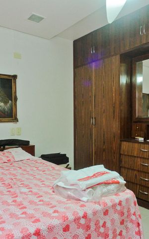 Casa à venda com 250m², 4 quartos e 5 vagas Casa à venda com 250m², 4 quartos e 5 vagasQuarto 1