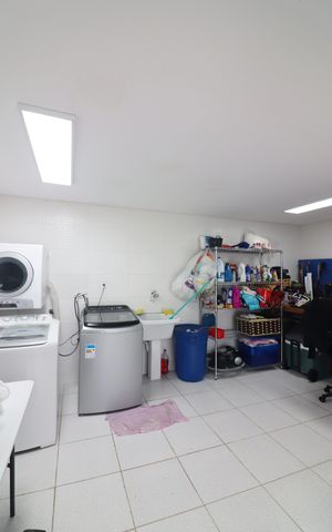 Casa à venda com 430m², 3 quartos e 7 vagasÁrea de Serviço