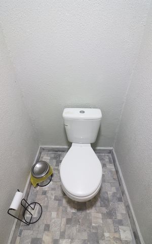 Casa à venda com 430m², 3 quartos e 7 vagasBanheiro de serviço 2