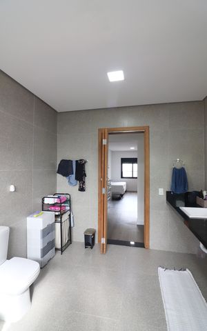 Casa à venda com 430m², 3 quartos e 7 vagasSuíte 1 Banheiro 