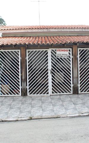 Casa à venda com 520m², 5 quartos e 3 vagasFachada