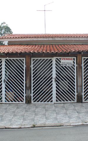 Casa à venda com 520m², 5 quartos e 3 vagasFachada