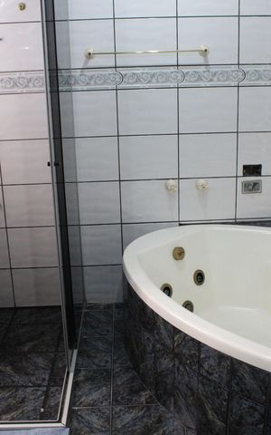 Casa à venda com 520m², 5 quartos e 3 vagasBanheiro da Suíte 2