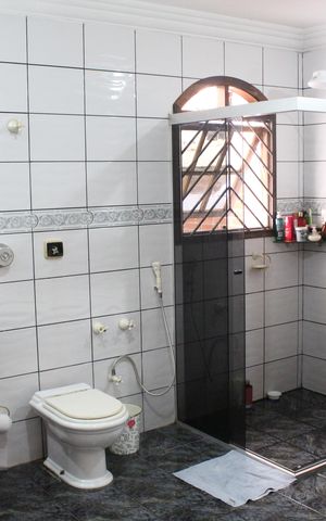 Casa à venda com 520m², 5 quartos e 3 vagasBanheiro da Suíte 2