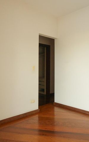 Apartamento à venda com 130m², 3 quartos e 4 vagas Apartamento à venda com 130m², 3 quartos e 4 vagasSuíte