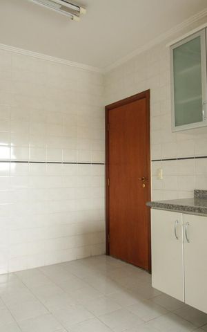 Apartamento à venda com 130m², 3 quartos e 4 vagas Apartamento à venda com 130m², 3 quartos e 4 vagasCozinha