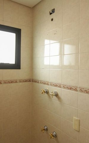 Apartamento à venda com 130m², 3 quartos e 4 vagas Apartamento à venda com 130m², 3 quartos e 4 vagasBanheiro da Suíte