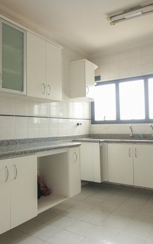 Apartamento à venda com 130m², 3 quartos e 4 vagas Apartamento à venda com 130m², 3 quartos e 4 vagasCozinha