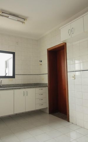 Apartamento à venda com 130m², 3 quartos e 4 vagas Apartamento à venda com 130m², 3 quartos e 4 vagasCozinha