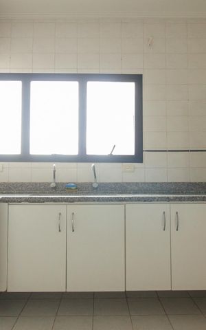 Apartamento à venda com 130m², 3 quartos e 4 vagas Apartamento à venda com 130m², 3 quartos e 4 vagasCozinha