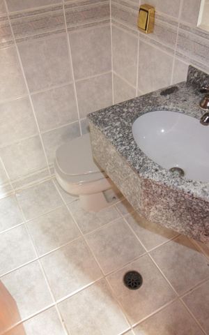 Apartamento à venda com 130m², 3 quartos e 4 vagas Apartamento à venda com 130m², 3 quartos e 4 vagasBanheiro Social