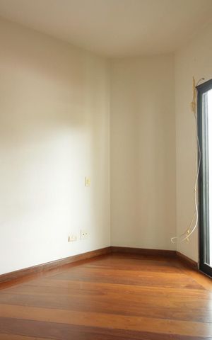 Apartamento à venda com 130m², 3 quartos e 4 vagas Apartamento à venda com 130m², 3 quartos e 4 vagasSuíte