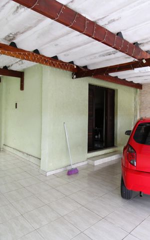 Casa à venda com 129m², 4 quartos e 3 vagasGaragem