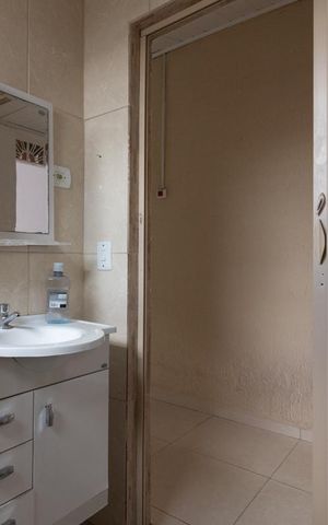 Casa à venda com 220m², 6 quartos e 2 vagas Casa à venda com 220m², 6 quartos e 2 vagasCasa 3 - Banheiro