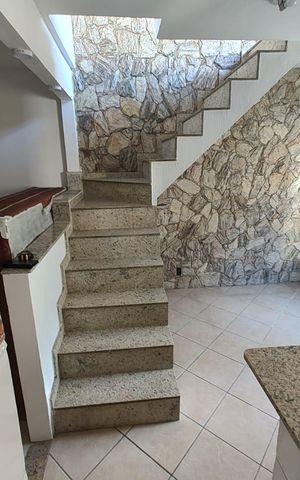 Casa à venda com 100m², 2 quartos e sem vaga Casa à venda com 100m², 2 quartos e sem vagaSala