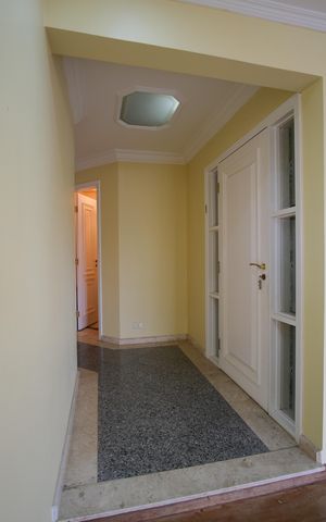 Apartamento à venda com 200m², 3 quartos e 3 vagasEntrada