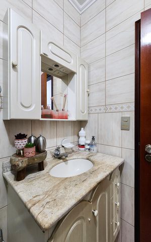 Casa à venda com 320m², 3 quartos e 2 vagas Casa à venda com 320m², 3 quartos e 2 vagasBanheiro Social 1