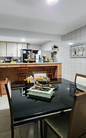 Casa à venda com 320m², 3 quartos e 2 vagas Casa à venda com 320m², 3 quartos e 2 vagasCozinha