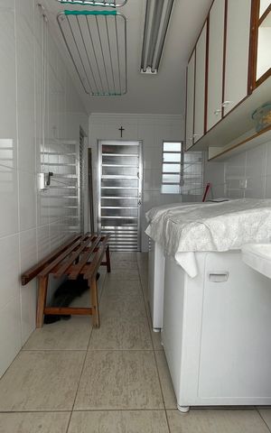 Casa à venda com 200m², 3 quartos e 2 vagas Casa à venda com 200m², 3 quartos e 2 vagasÁrea de Serviço