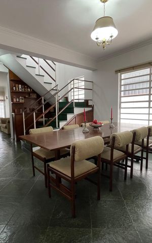 Casa à venda com 200m², 3 quartos e 2 vagas Casa à venda com 200m², 3 quartos e 2 vagasSala