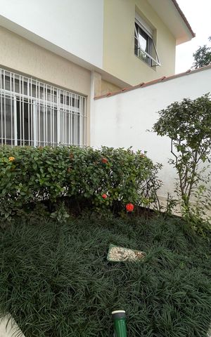 Casa à venda com 200m², 3 quartos e 2 vagas Casa à venda com 200m², 3 quartos e 2 vagasJardim