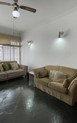 Casa à venda com 200m², 3 quartos e 2 vagas Casa à venda com 200m², 3 quartos e 2 vagasSala