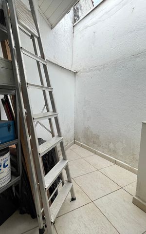 Casa à venda com 200m², 3 quartos e 2 vagas Casa à venda com 200m², 3 quartos e 2 vagasDespensa