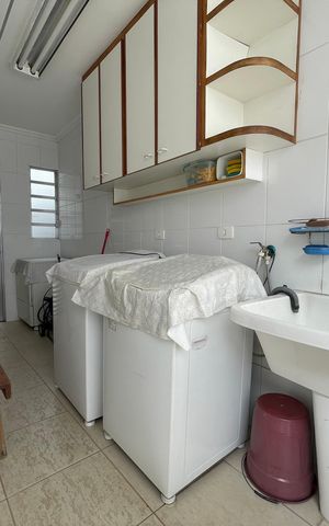 Casa à venda com 200m², 3 quartos e 2 vagas Casa à venda com 200m², 3 quartos e 2 vagasÁrea de Serviço