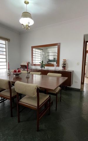 Casa à venda com 200m², 3 quartos e 2 vagas Casa à venda com 200m², 3 quartos e 2 vagasSala de Jantar