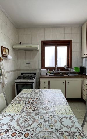 Casa à venda com 200m², 3 quartos e 2 vagas Casa à venda com 200m², 3 quartos e 2 vagasCozinha
