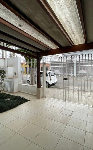 Casa à venda com 200m², 3 quartos e 2 vagas Casa à venda com 200m², 3 quartos e 2 vagasGaragem