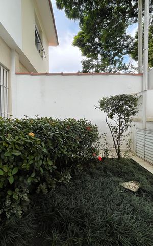 Casa à venda com 200m², 3 quartos e 2 vagas Casa à venda com 200m², 3 quartos e 2 vagasJardim