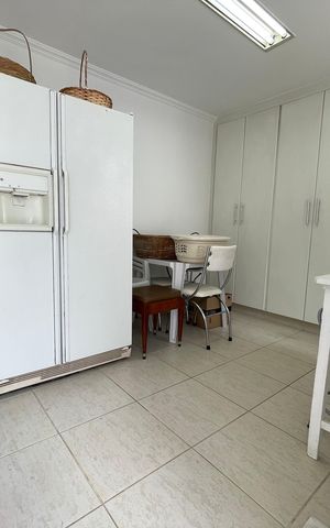 Casa à venda com 200m², 3 quartos e 2 vagas Casa à venda com 200m², 3 quartos e 2 vagasQuarto de Serviço