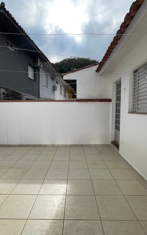 Casa à venda com 200m², 3 quartos e 2 vagas Casa à venda com 200m², 3 quartos e 2 vagasQuintal