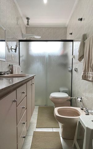 Casa à venda com 200m², 3 quartos e 2 vagas Casa à venda com 200m², 3 quartos e 2 vagasBanheiro da Suíte