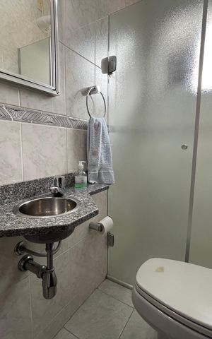 Casa à venda com 200m², 3 quartos e 2 vagas Casa à venda com 200m², 3 quartos e 2 vagasBanheiro Social