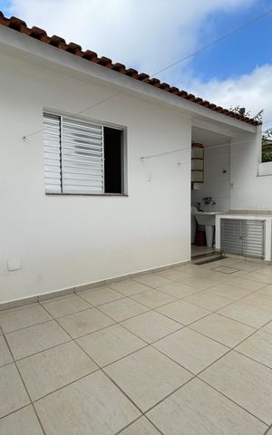 Casa à venda com 200m², 3 quartos e 2 vagas Casa à venda com 200m², 3 quartos e 2 vagasQuintal