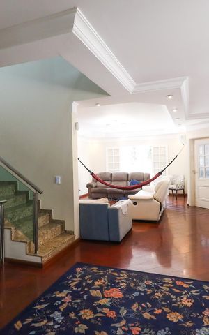 Casa à venda com 520m², 4 quartos e 10 vagas Casa à venda com 520m², 4 quartos e 10 vagasSala