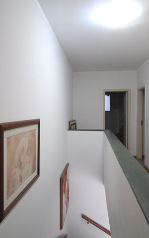 Casa à venda com 220m², 3 quartos e 2 vagasCorredor